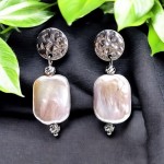 Kolczyki z perłą kolczyki wiszące z perłą barokową jasny róż