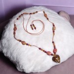 Harmonia Miłości Naszyjnik z zawieszką w kształcie serca z Rodonitem i Rubinami regulacja długości